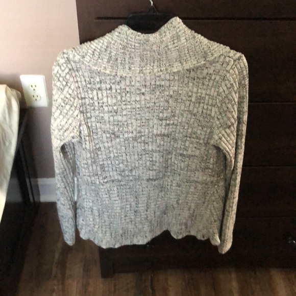 H&M grey cardigan, very warm and in great condition - Picture 2 of 4